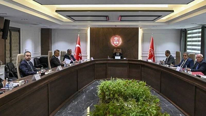 65-milyon-memur-ve-memur-emeklisinin-gozu-buradan-cikacak-kararda-hakem-kurulunun-3uncu-toplantisi-bugun-H2lNAtcG.jpg
