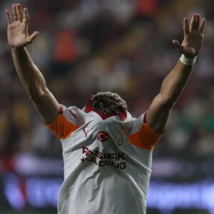 baris alper yilmazdan harry kewell sevinci mYXSOVhS