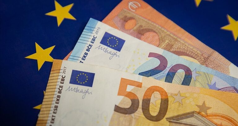 euro-bolgesinde-sirket-faaliyetleri-agustosta-yukseldi-WNR5PQYj.jpg