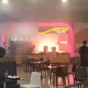 istanbulda avmde yangin buyuk panik yasandi dm9ATKfG