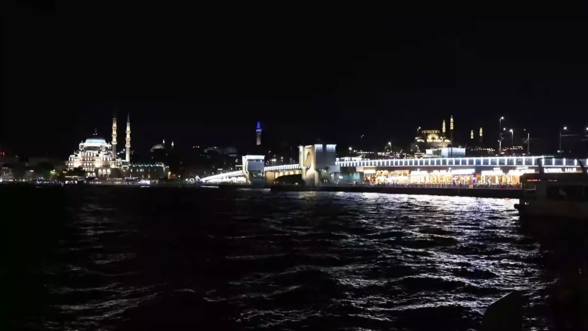 yapay-isiklar-deniz-ekosistemini-tehdit-ediyor-jhOWBpFB.jpg