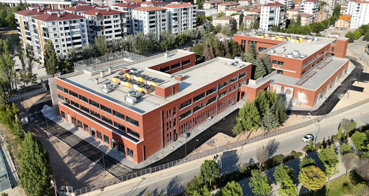 depremde yikildi chpyle yeniden yukseldi acilisini ozgur ozel yapacak Ua2JYbLs