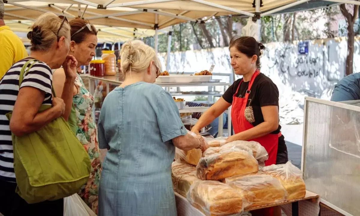 kusadasinda yerel uretici sergisi buyuk ilgi goruyor Evg39jV4