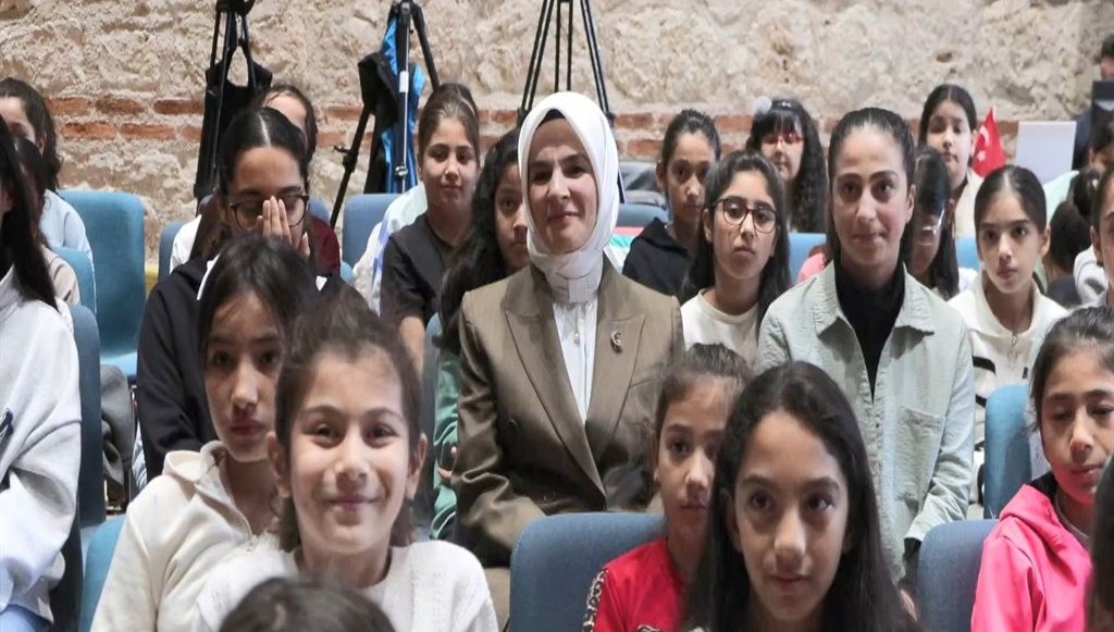 bakan goktas her kiz cocugunun icinde bir super kahraman var P6Z26UXU