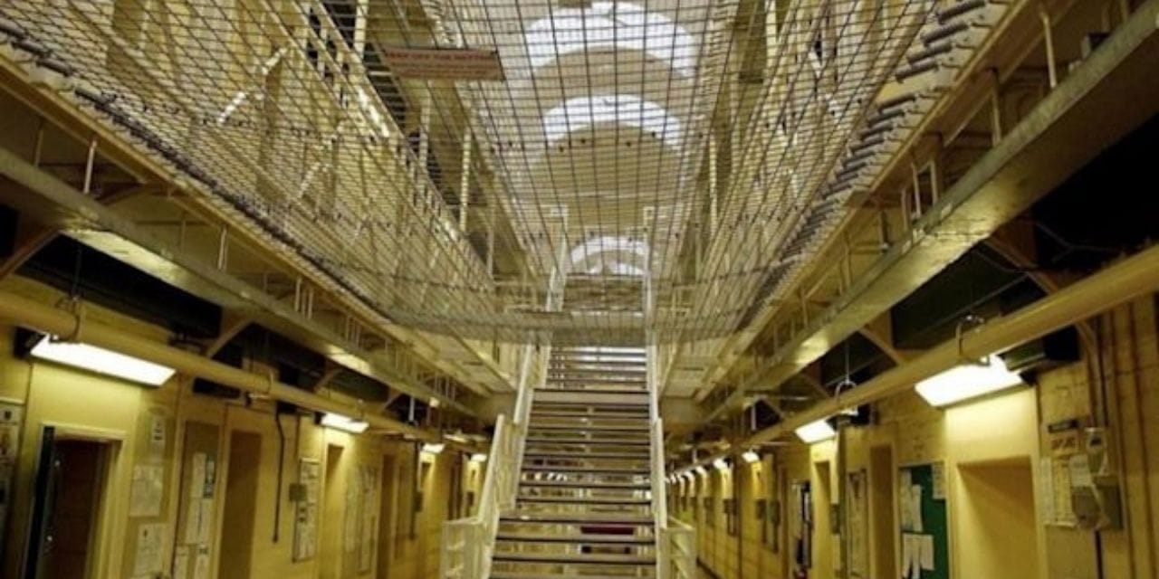 2 yasindaki uvey kizini vahsice oldurdu hapiste olduruldu basi ve bogazi kesildi rKmgvfqk.jpg