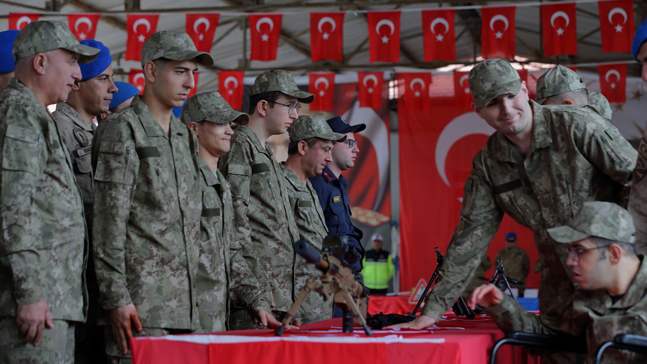 uniformayi-giyip-yemin-ettiler-engelli-genclerin-askerlik-hayali-gercek-oldu-h9nK45y2