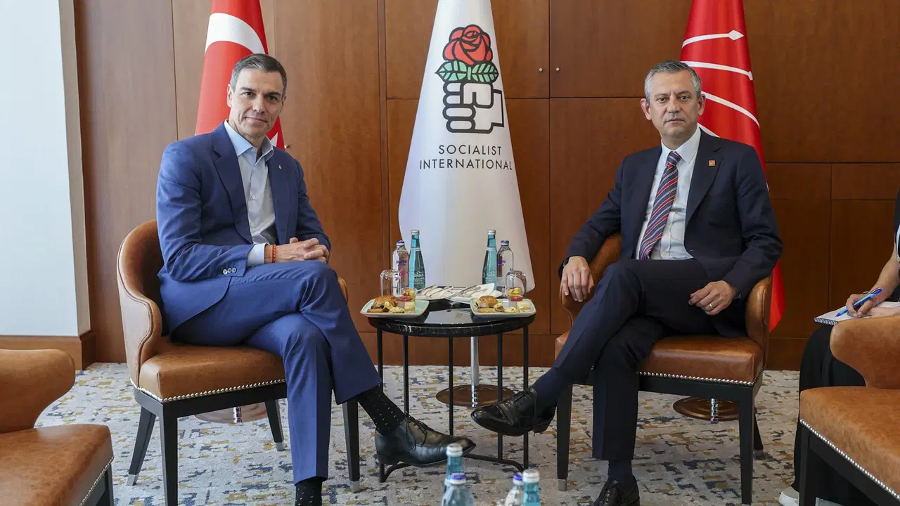 Pedro s nchezden ozgur ozele yeni parti mektubu bu cesur karariniz bizlere umut veriyor ZzG5BU3p